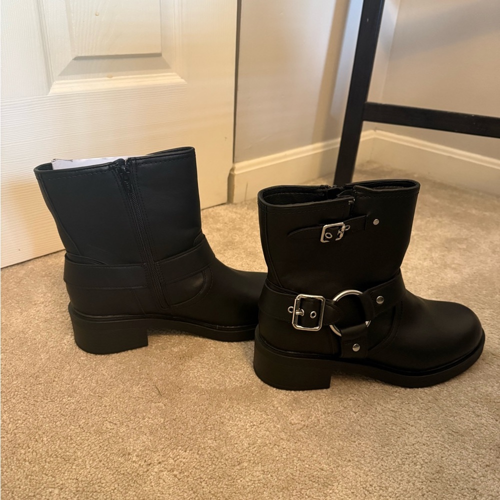 Universal Thread NWT Black Buckle Boot - Picture 6 of 8